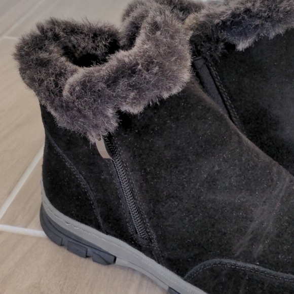 Staheekum Olivia Ankle Bootie NEW Sz: 7 Cow Suede - Picture 4 of 10
